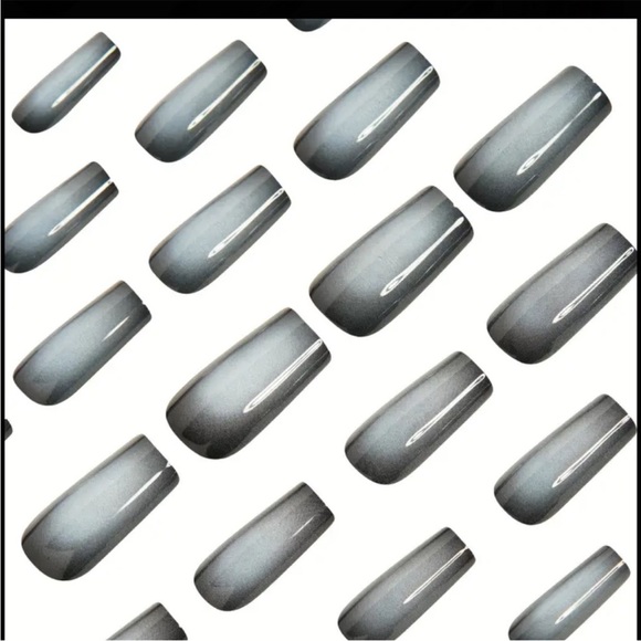 24 Piece Gray Hombre Press On Nails - Picture 2 of 8